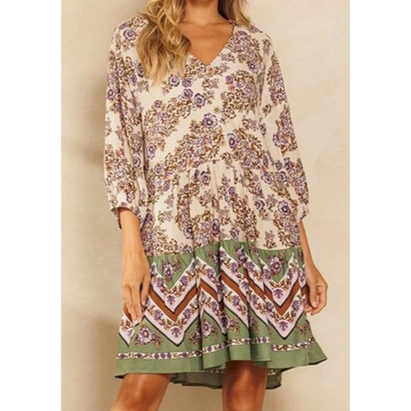 Boho Cream/purple floral v-neck quarter sleeve tiered shift dress with pockets - Picture 4 of 10